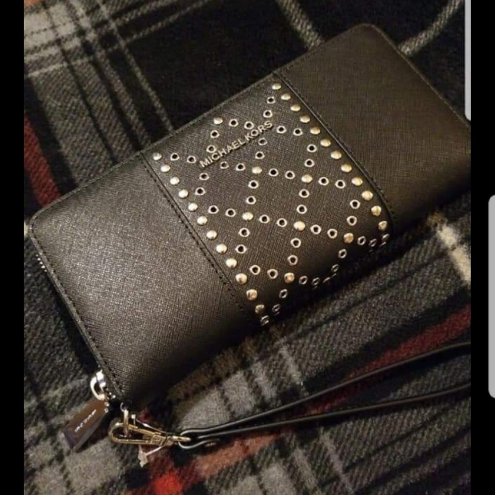 Michael Kors MK Zip Around Wallet - Wristlet